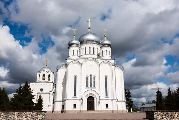 РПЦ предостерегает о последствиях увлечения таро и роста абортов