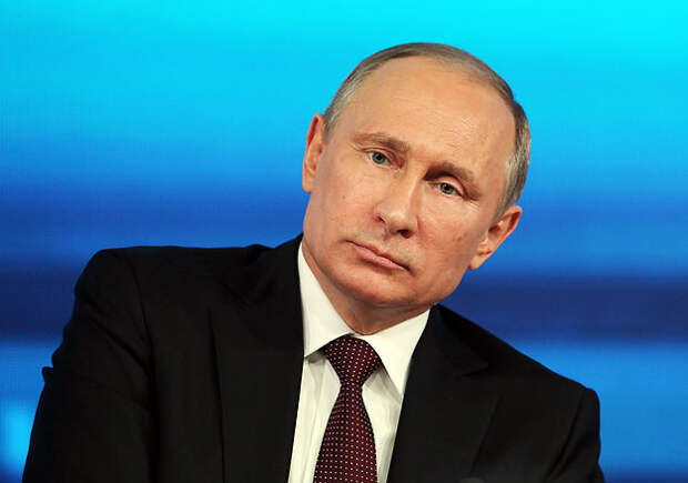 Где в День ВМФ находится президент России, что он успел осмотреть?