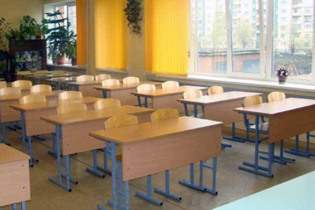 В Краснодаре для школ купили мебель на полмиллиона рублей и испортили ее