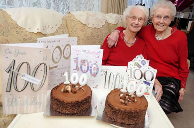 twin-sisters-celebrate-100th-birthday-irene-crump-phyllis-jones-4