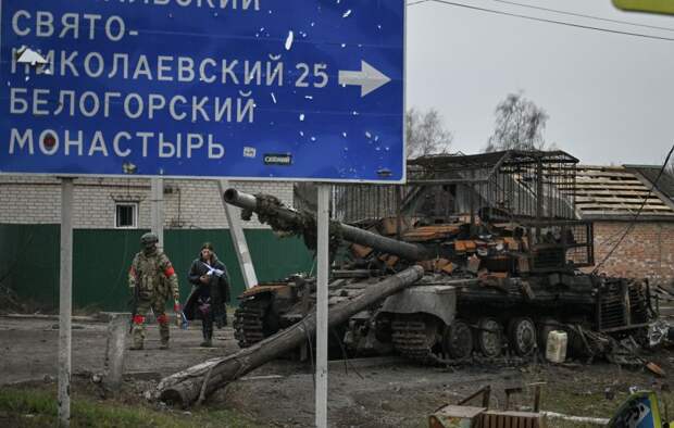 Сгоревшая колонна ВСУ в освобожденном российскими войсками селе Гончаровка в Курской области