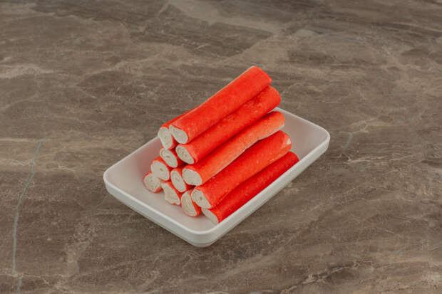 На хорошие крабовые палочки укажут цвет и три буквы на упаковке: Где искать "М", "Х" и "С", и что они означают