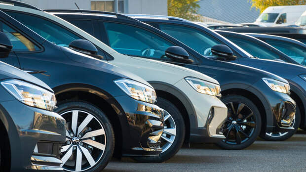 В АЕБ заявили о снижении продаж новых авто в России на 6%