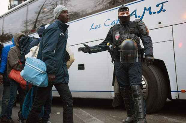 Эвакуация стихийного лагеря мигрантов в Париже, конец 2016 года