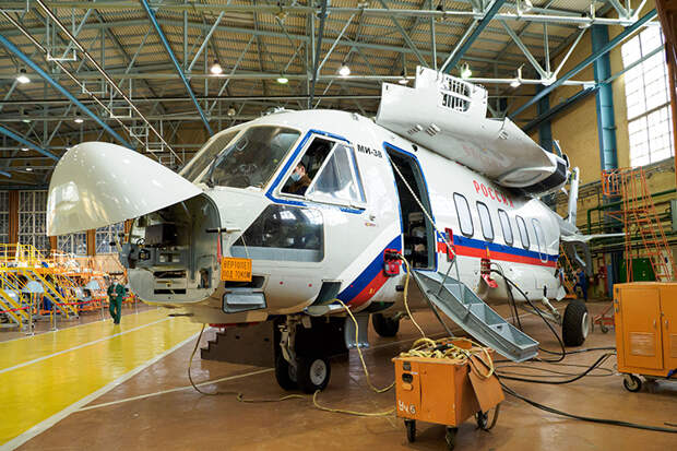По по информации источников, сегодня КВЗ делает еще 11 Ми-38. Два — для одной из стран Юго-Восточной Азии. Четыре — вертолеты в VIP-исполнении для минобороны. Пять — для авиакомпании «Россия»