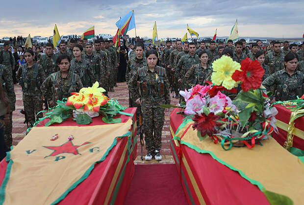 Бойцы курдских отрядов YPJ и YPG в Рожаве. 8 ноября 2015