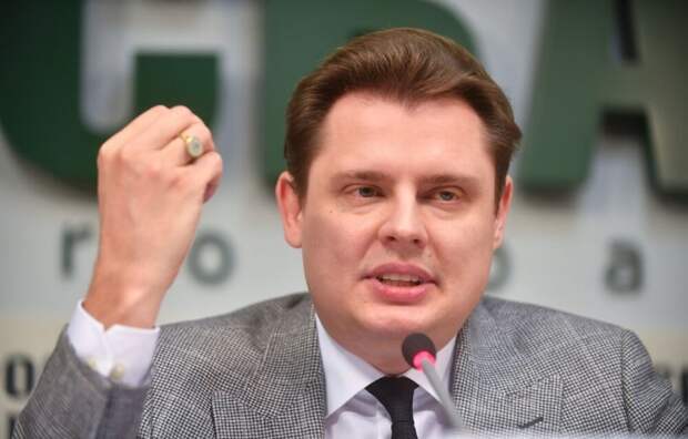«Под собой же роют яму»: Панасенков отреагировал на объявление себя иностранным агентом