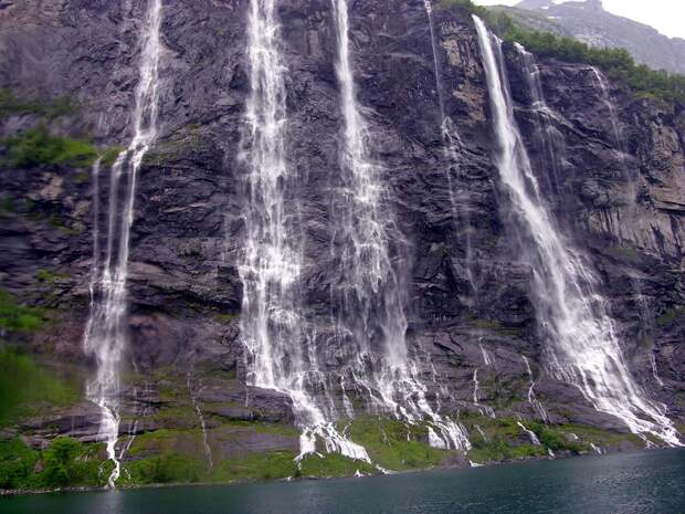 Водопад Семь Сестер Норвегия. Каякам здесь не место. Самые причудливые и величественные водопады планеты. Фото с сайта NewPix.ru