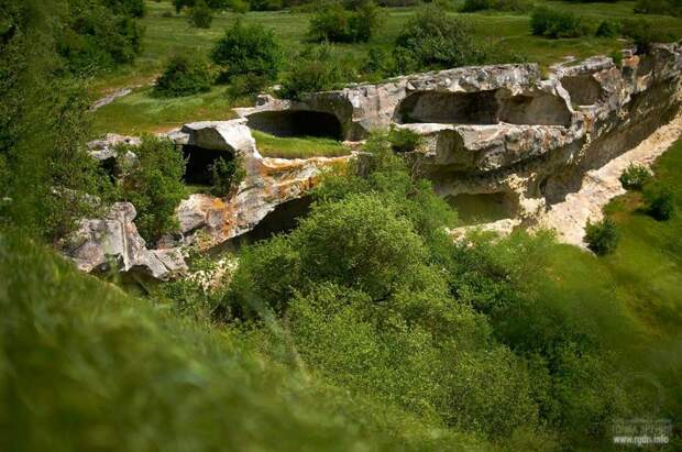 Петроглифы пещерного города Баклы