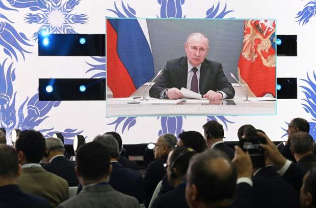Владимир Путин во время телемоста с Турцией.