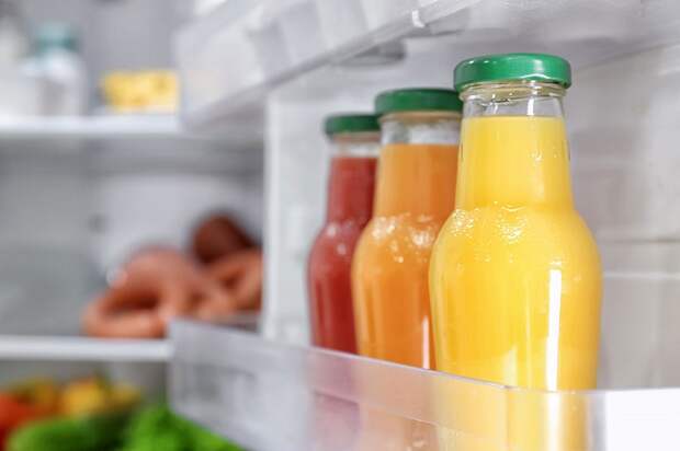 Свежевыжатый сок нельзя хранить в холодильнике. / Фото: u-f.ru