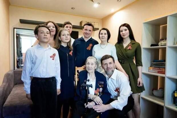 Ветеран из Можайска встретила 81-ю годовщину Победы в кругу четырёх поколений семьи