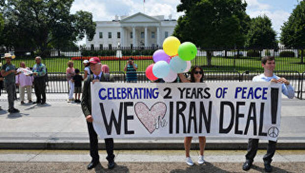 Митинг, посвященный ядерному соглашению с Ираном перед зданием Белого дома