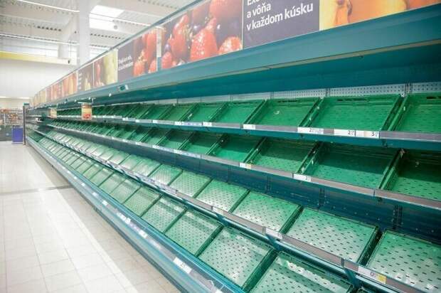 11. Магазин Tesco в Словакии открылся с пустыми полками, чтобы показать, как будет выглядеть мир, если пчелы и бабочки вымрут 11. Магазин Tesco в Словакии открылся с пустыми полками, чтобы показать, как будет выглядеть мир, если пчелы и бабочки вымрут