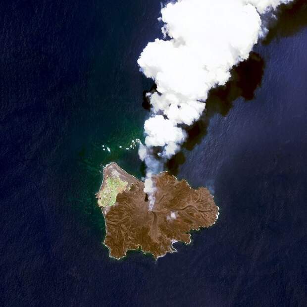 Вулканический остров Нисиносима, Япония вид сверху, изменения, планета, последствия, фото, человек