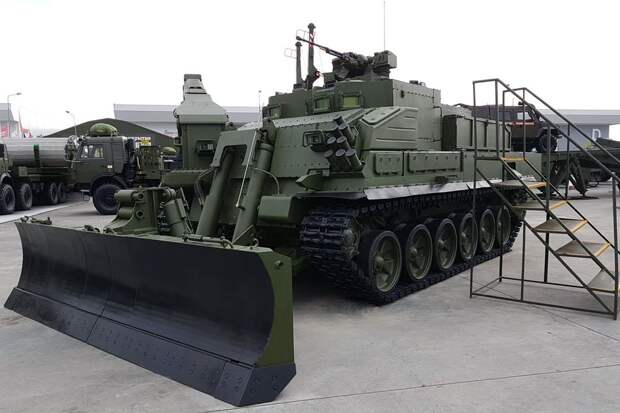ВС РФ приняли на вооружение инженерный броневик УБИМ на базе танка Т-90М
