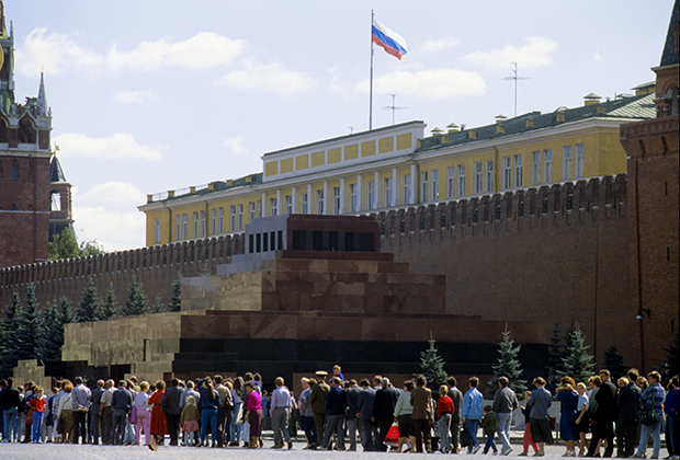 Мавзолей Ленина у Кремлевской стены в Москве, 1991 год
