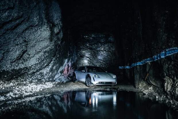 Porsche Taycan устанавливает рекорд Гиннесса по подъему над уровнем моря на электромобиле
