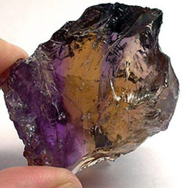 Натуральный кристалл аметрина