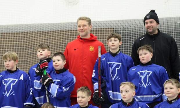 Уроки Чемпионов: Архангельск и Северодвинск встретили легендарный Кубок Гагарина