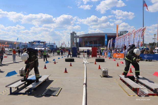 Лучшие пожарные России участвуют в соревнованиях  «Пожарный Олимп» международного салона «Комплексная безопасность»