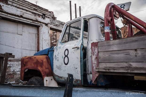 Забытый гоночный грузовой ГАЗ в центре Москвы ГАЗ-51, авто, автомобили, автоспорт, грузовик, заброшенные автомобили, находка