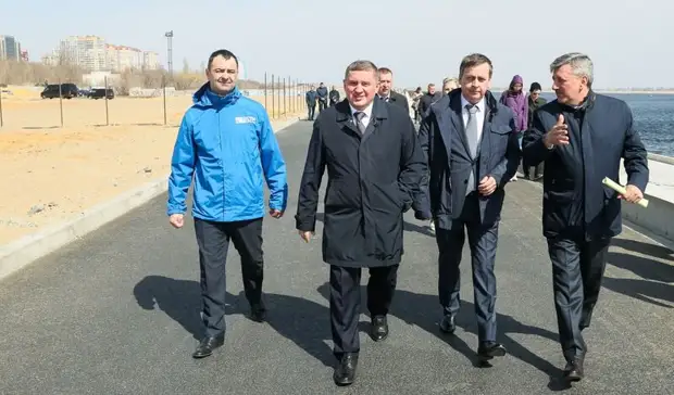 Возведение нового участка берегоукрепления в центре Волгограда закончилось