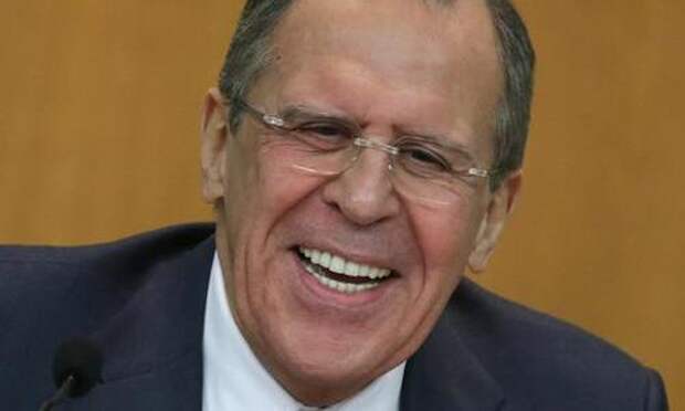 Зал аплодировал Лаврову после ответа о «зловредности» России