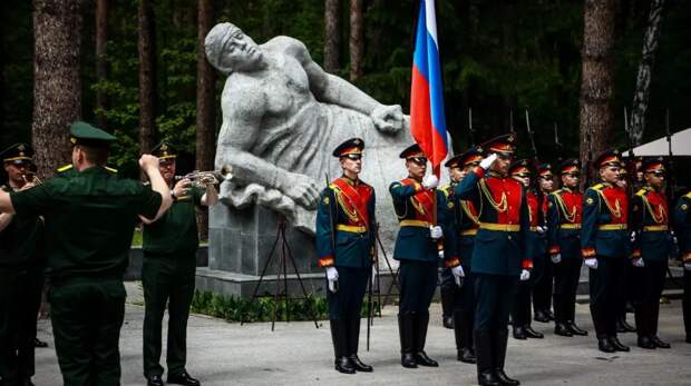 Погибшего 81 год назад солдата Великой Отечественной войны похоронили в Новосибирске