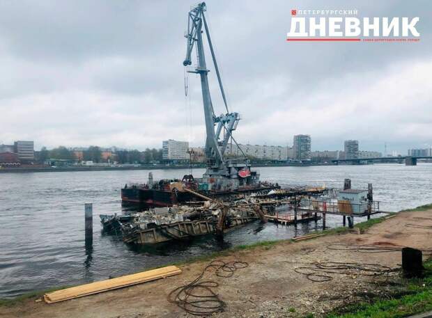 Плавучий ресторан «Серебряный кит» полностью разобрали в Петербурге