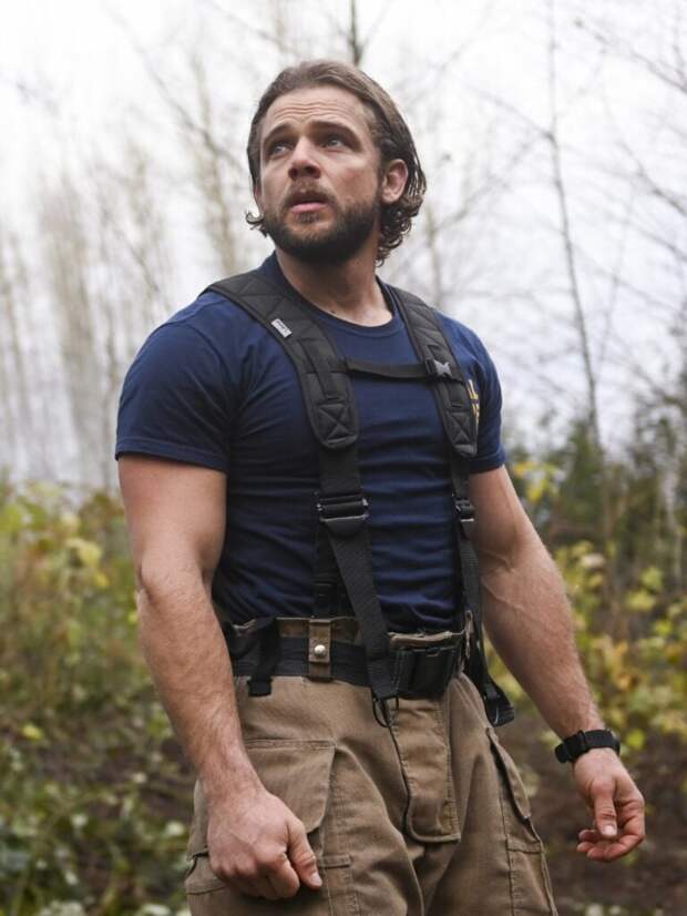 Max Thieriot as Bode Leone