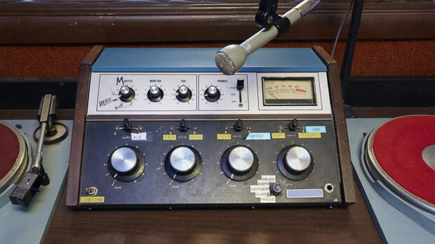 «Радиостанция Судного дня» в новогоднюю ночь передало слово «глотанье»