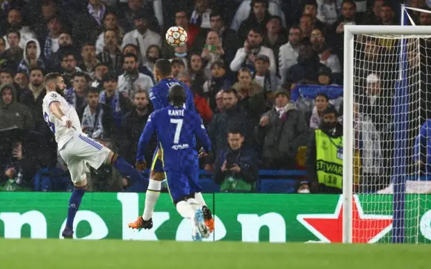 Бензема оформил дубль за три минуты и преодолел рубеж в 80 голов в ЛЧ