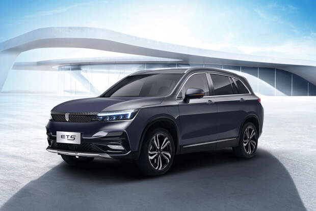 "РГ": дилеры в России не могут распродать новые автомобили Skywell