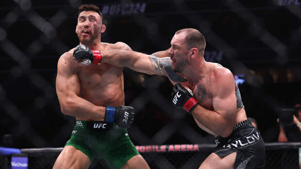 Крылов нокаутировал Букаускаса на турнире UFC 324