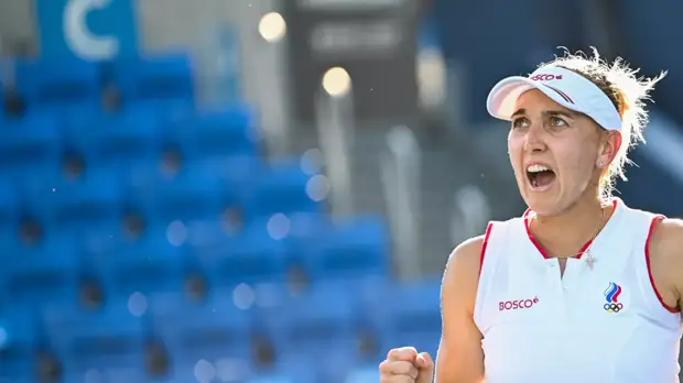 Веснина назвала Медведева фаворитом в финале Australian Open