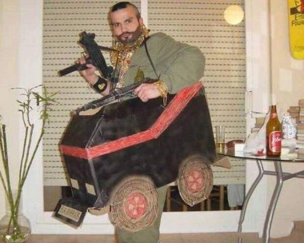 Парни дурачатся