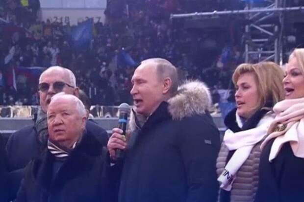 Путин спел гимн России на митинге в «Лужниках»