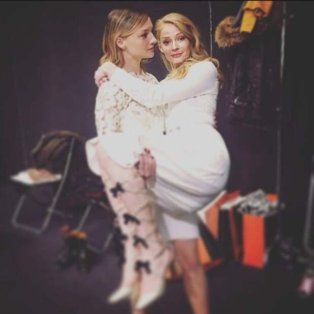 Мы с Тамарой ходим парой звездные подруги