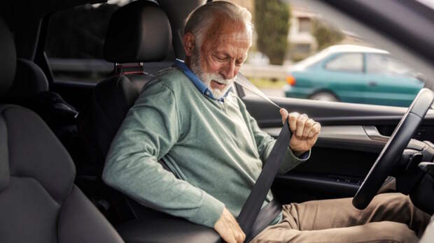 Здоровый интерес: в России ужесточили медосмотр для пожилых водителей