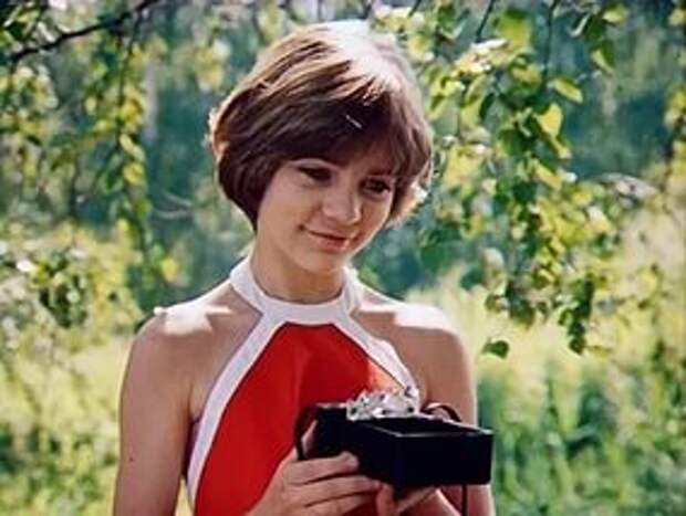 Сбылись ли предсказания Алисы Селезневой. Что стало с юными актерами, сыгравшими в фильме "Гостья из будущего".