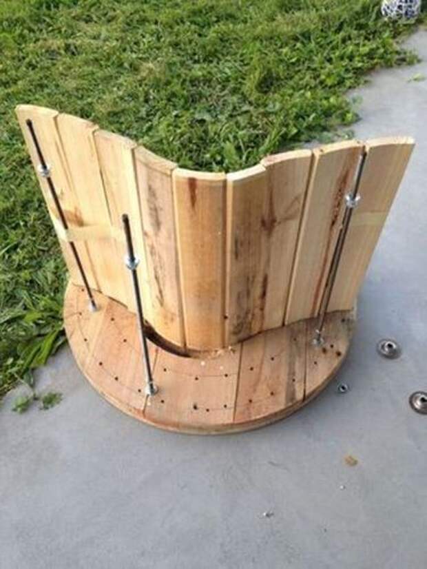 Кресло-качалка из кабельного барабана