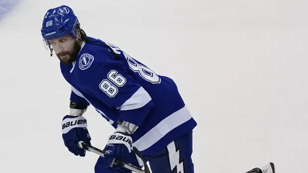 Тренер «Тампы» высказался о состоянии Кучерова после травмы в матче с «Бостоном»