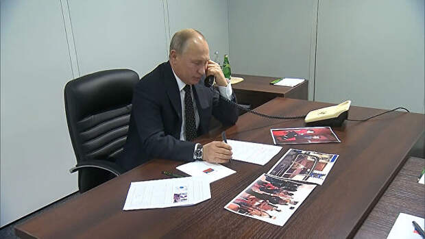 Кадры разговора Путина с девочкой по телефону 