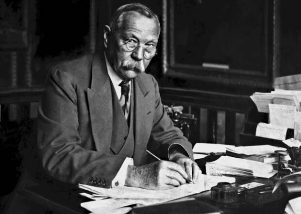 "Господа неверующие, вы повержены. Смерти не существует. До свидания": Артур Конан Дойл