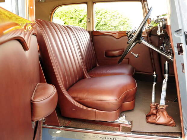 Старый голубой Rolls-Royce Phantom II 40/50 HP Continental Saloon by Barker '1934