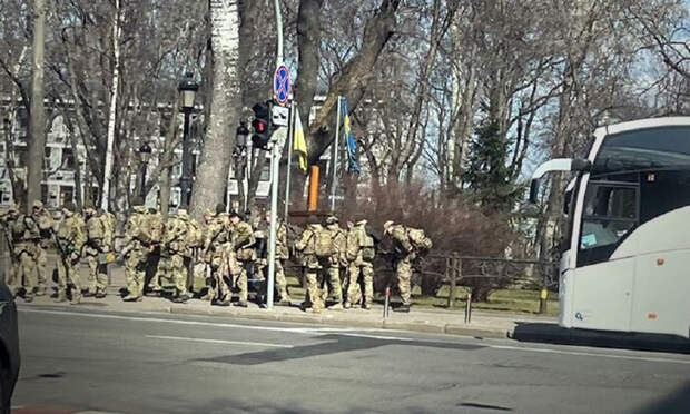Депутаты бегут из парламента: Гончаренко сообщил о готовящихся побоищах и срыве заседания Рады