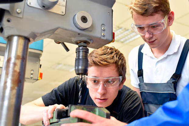 Не сдавшие ГИА школьники смогут бесплатно получить рабочую профессию