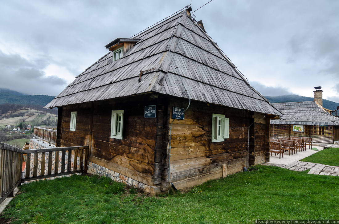 Очередная деревушка Дрвенград. Райский уголок режиссера Эмира Кустурицы.