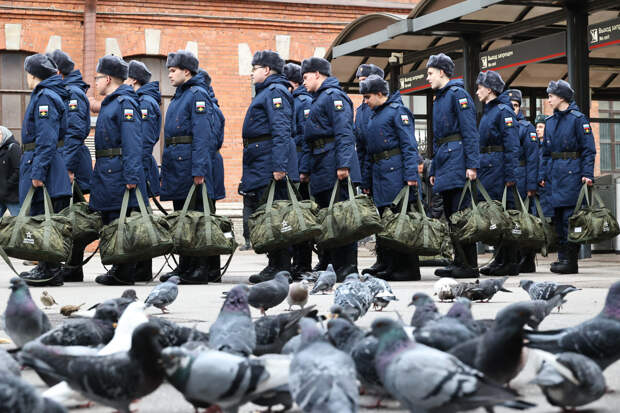 Более 1000 вчерашних мигрантов поставлены в Свердловской области на воинский учёт